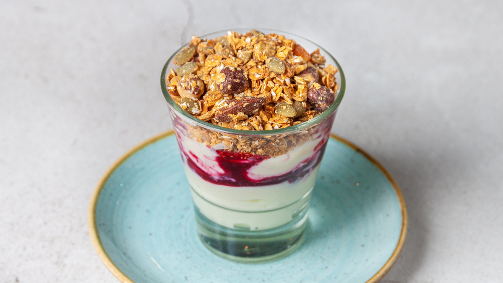 Bircher muesli with yoghurt and berry compote