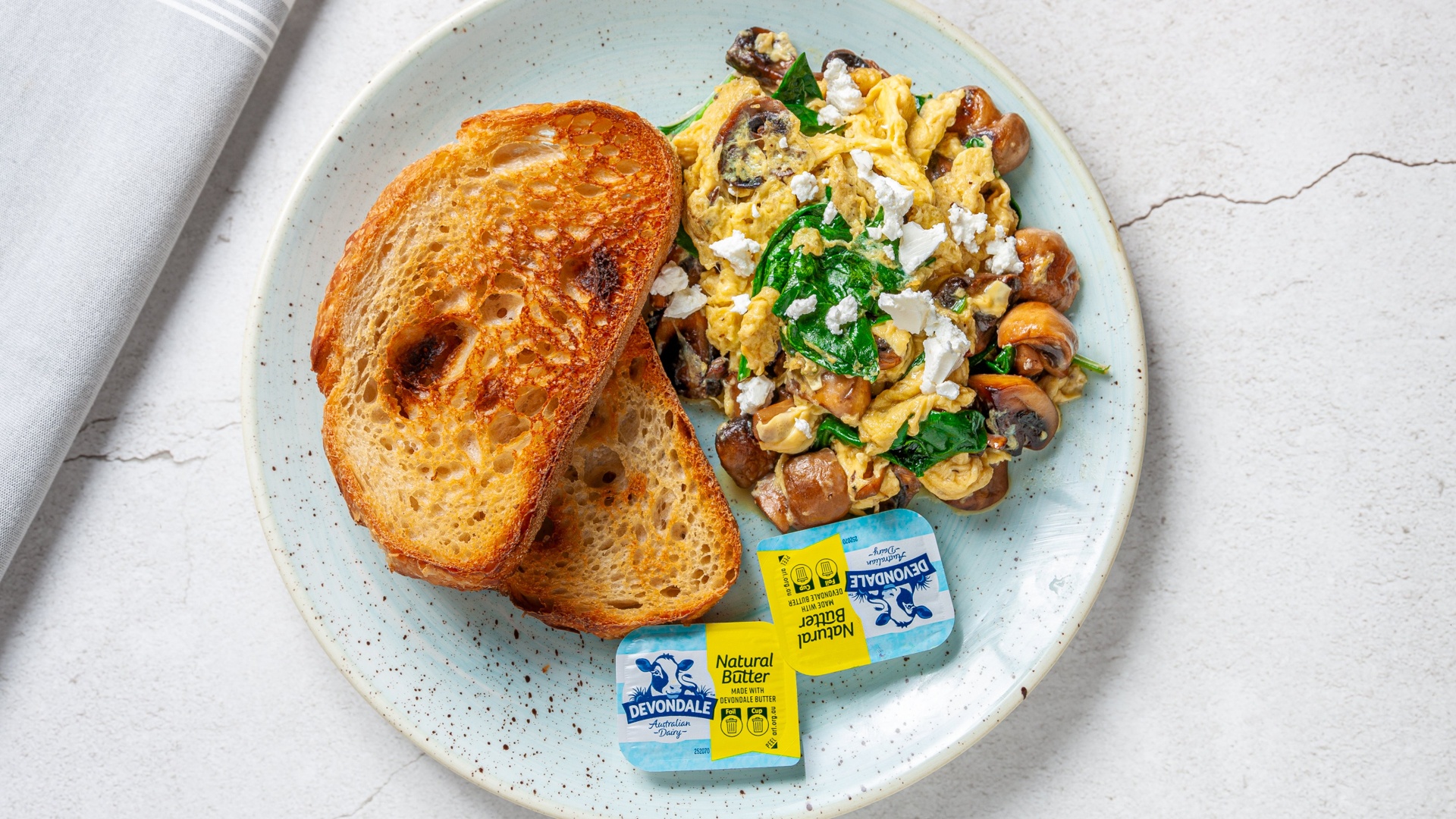 Feta scrambled eggs with mushrooms and spinach